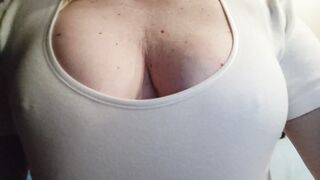 QUANDO FA CALDO ESCO SENZA REGGISENO