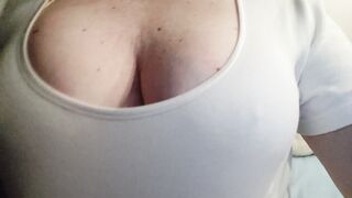 QUANDO FA CALDO ESCO SENZA REGGISENO