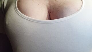 QUANDO FA CALDO ESCO SENZA REGGISENO