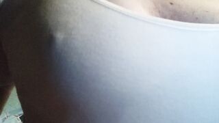 QUANDO FA CALDO ESCO SENZA REGGISENO