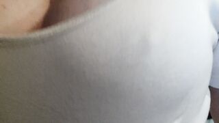 QUANDO FA CALDO ESCO SENZA REGGISENO