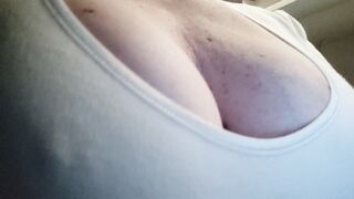 QUANDO FA CALDO ESCO SENZA REGGISENO