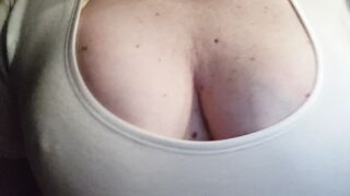 QUANDO FA CALDO ESCO SENZA REGGISENO