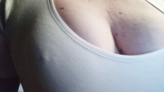 QUANDO FA CALDO ESCO SENZA REGGISENO