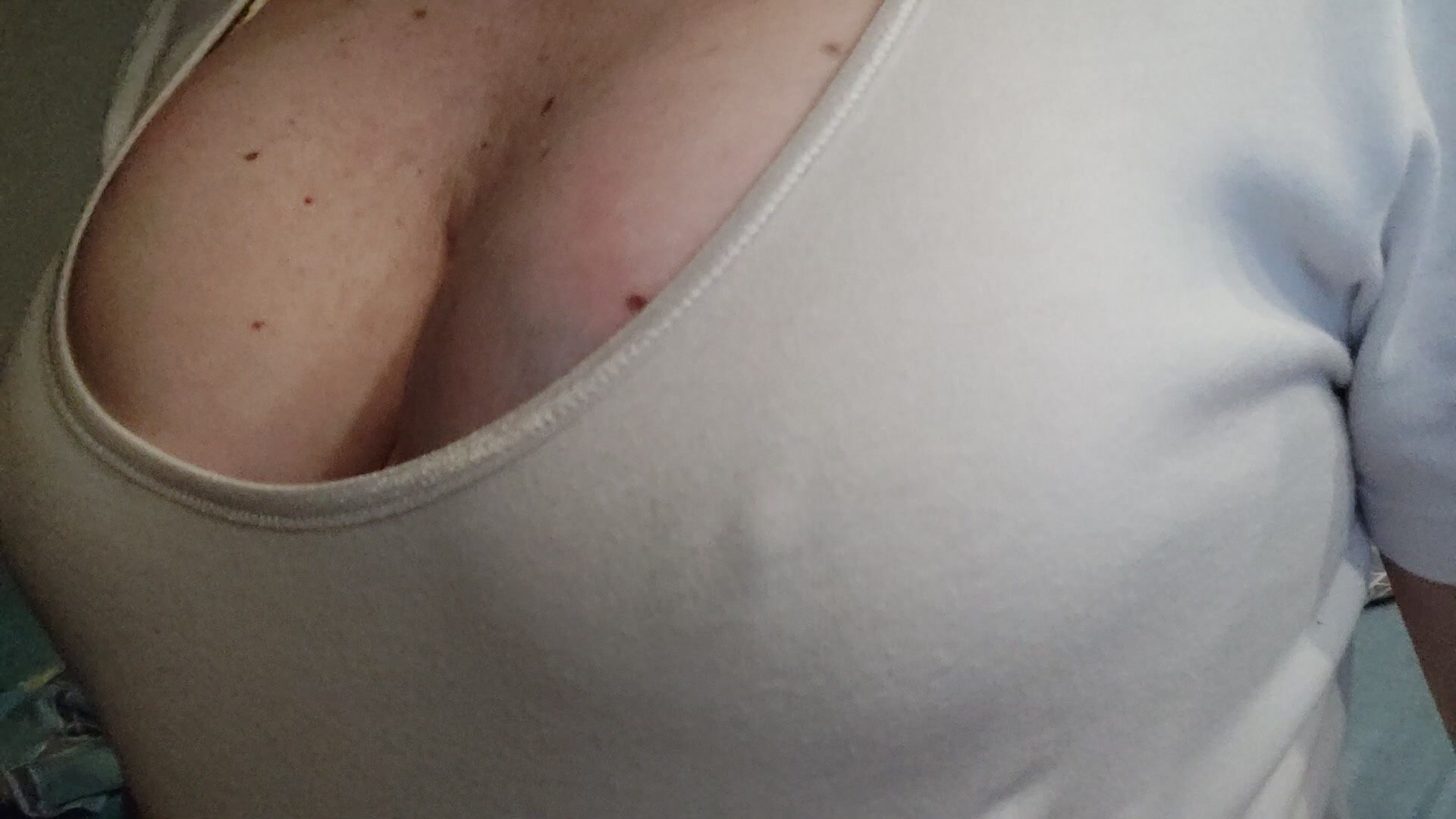 QUANDO FA CALDO ESCO SENZA REGGISENO