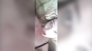 La sorella del mio migliore amico mi succhia il cazzo