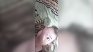 La sorella del mio migliore amico mi succhia il cazzo