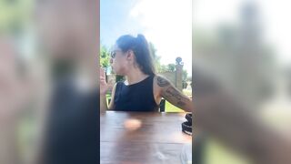 Anteprima del video: In vacanza all'agriturismo lei mi porta in bagno perchè vuole la minchia