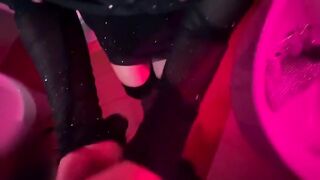 Puttana rimorchiata in dsico e trombata nei bagni