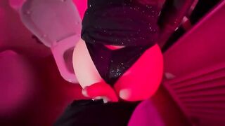 Puttana rimorchiata in dsico e trombata nei bagni