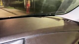 Pompino e scopata in auto con la battona da marciapiede