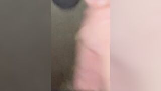 Succhio mentre si sega sulla faccia