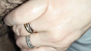 Moglie vorace di uccello lo succhia in POV