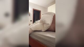 Anteprima del video: SENTITE COME URLA LA MIA COMPAGNA COL MIO PISELLO DENTRO