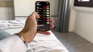 Anteprima del video: Diciottenne si fa scopare dal collega del padre per soldi