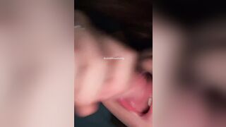 L'altra notte con la mia puttanella ci siamo divertitti in auto