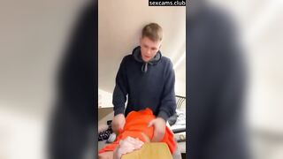 2 adolescenti italiane si registrano mentre scopano