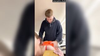 2 adolescenti italiane si registrano mentre scopano