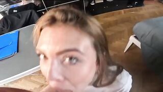 Una segretaria disposta a tutto per lavorare