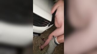 Mia moglie troia scopata sul cofano dal guardone