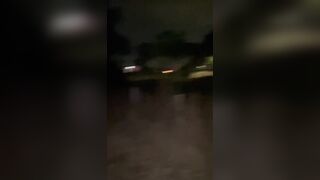 Mia moglie troia scopata sul cofano dal guardone