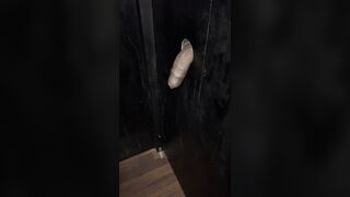 Anteprima del video: la mia succhia cazzi neri2 al glory hole