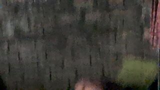 Vicina di casa si masturba