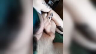 Scopamicizia con troia tatuata vorace di cazzo