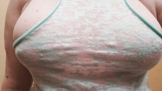 Anteprima del video: USCIRE SENZA REGGISENO