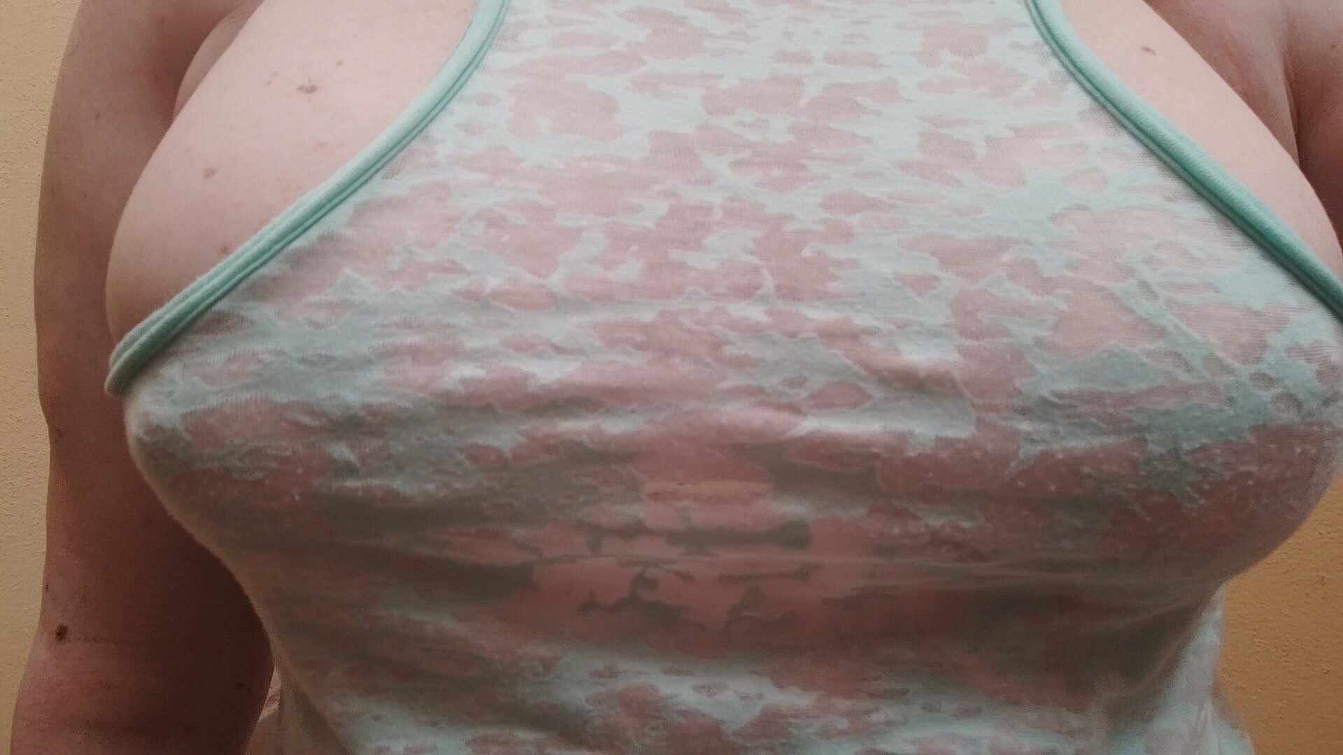 USCIRE SENZA REGGISENO