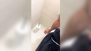 All'agriturismo lei non voleva pranzare ma voleva succhiare