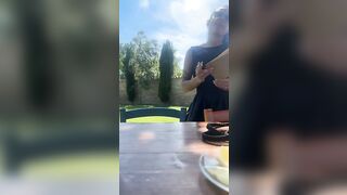 All'agriturismo lei non voleva pranzare ma voleva succhiare