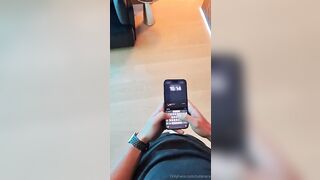 Amica troia scopre che il suo amico è un attore porno