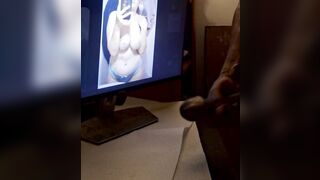 Faccio sborrare un nero su una mia foto