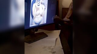 Faccio sborrare un nero su una mia foto