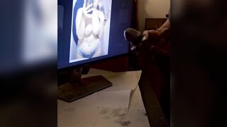 Anteprima del video: Faccio sborrare un nero su una mia foto