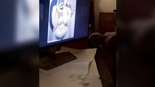 Faccio sborrare un nero su una mia foto