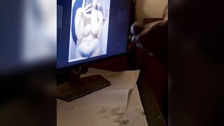 Faccio sborrare un nero su una mia foto