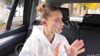 Anteprima del video: Lesbiche maiale si scopanbo in auto senza freni