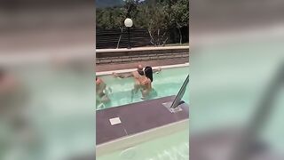 Milf tettona scopa un fortunato ventenne