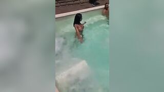 Milf tettona scopa un fortunato ventenne