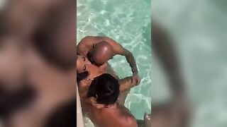 Milf tettona scopa un fortunato ventenne