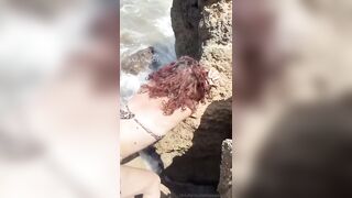 Trobata al mare da un guardone