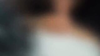 La mignotta gli svuota le palle con una segain auto