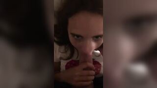 Fidaznata diciottenne pompinara fa la sgualdrina col boy