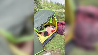 Anteprima del video: Turista troia tettona in campeggio