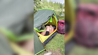 Turista troia tettona in campeggio