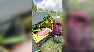 Turista troia tettona in campeggio