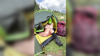 Turista troia tettona in campeggio