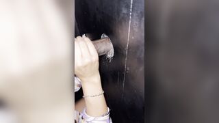 la mia succhia cazzi neri al glory hole